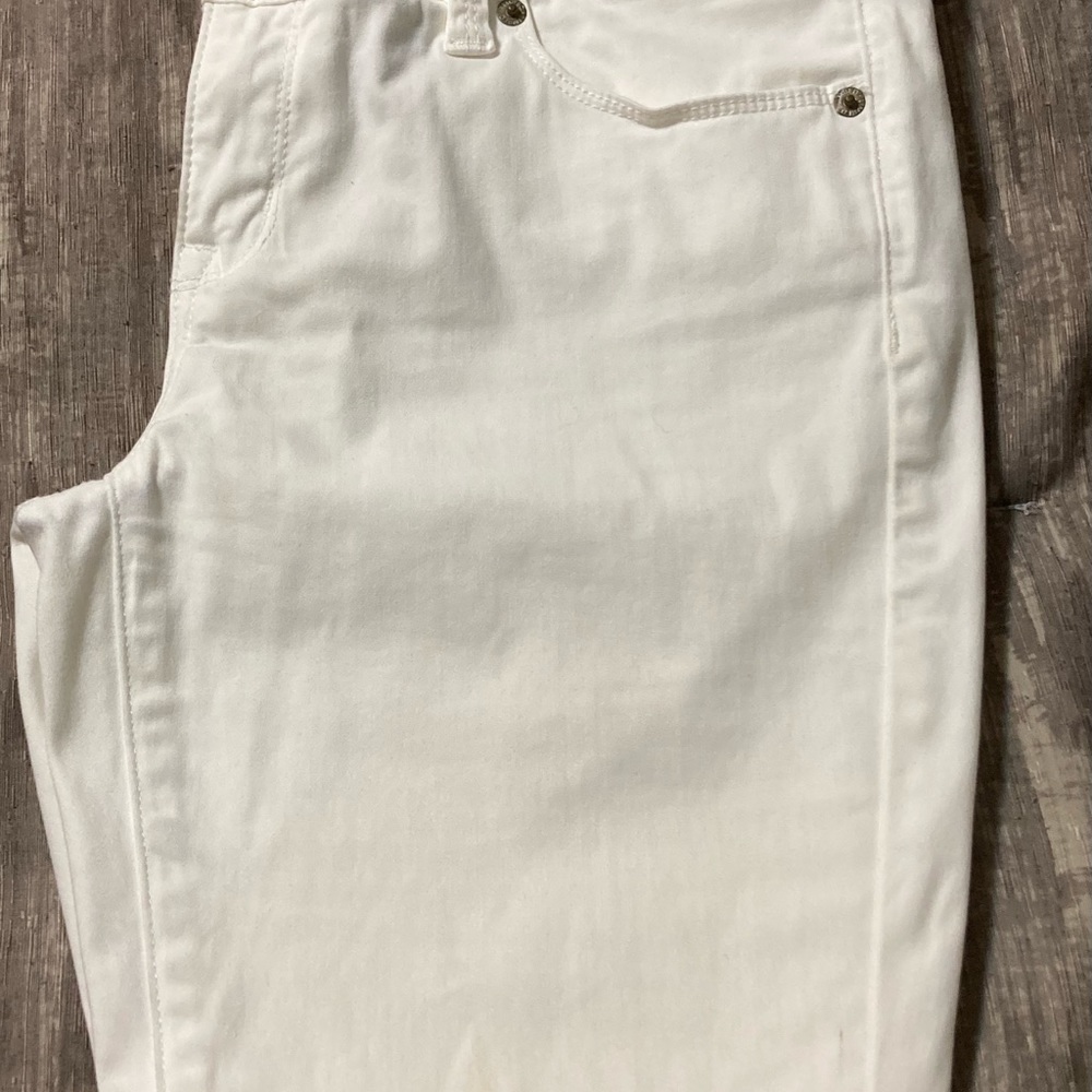 White skinny jeans